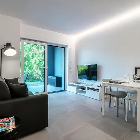 My Venini - By Myhomeincomo Apartman *